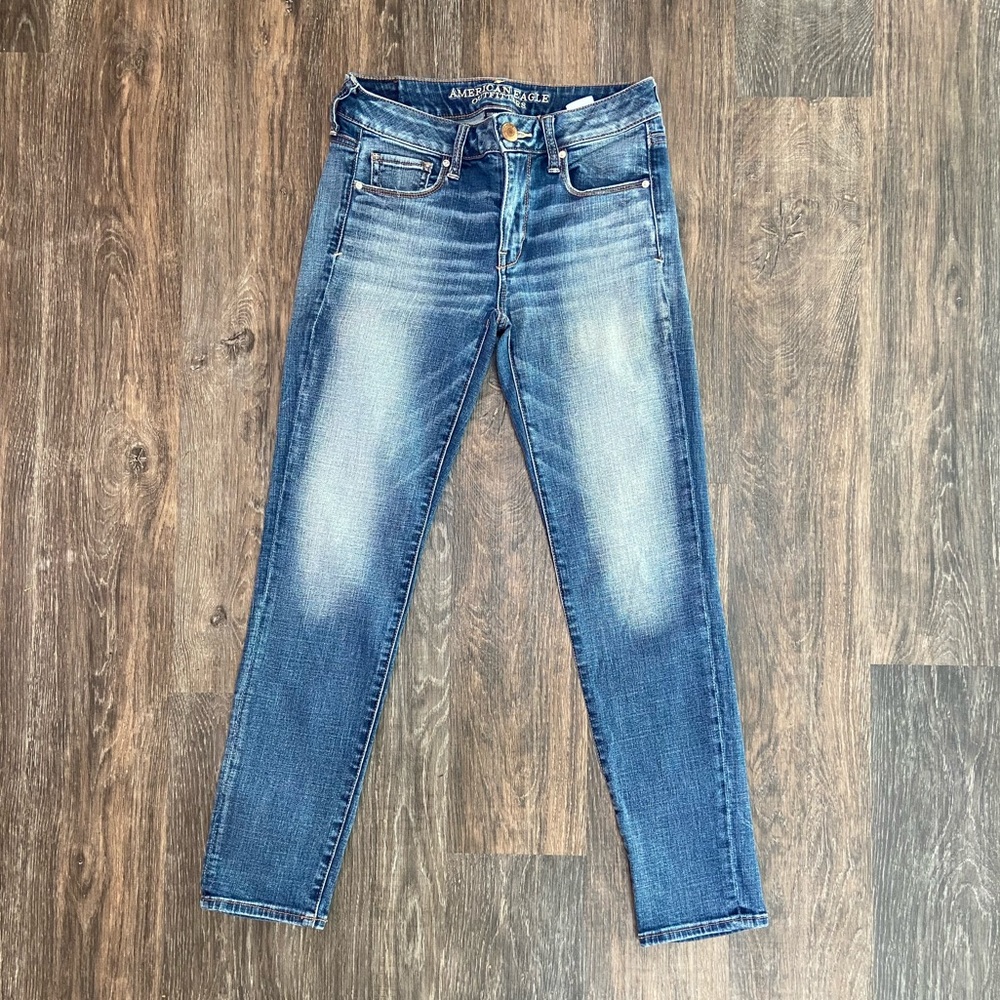 AMERICAN EAGLE JEANS
